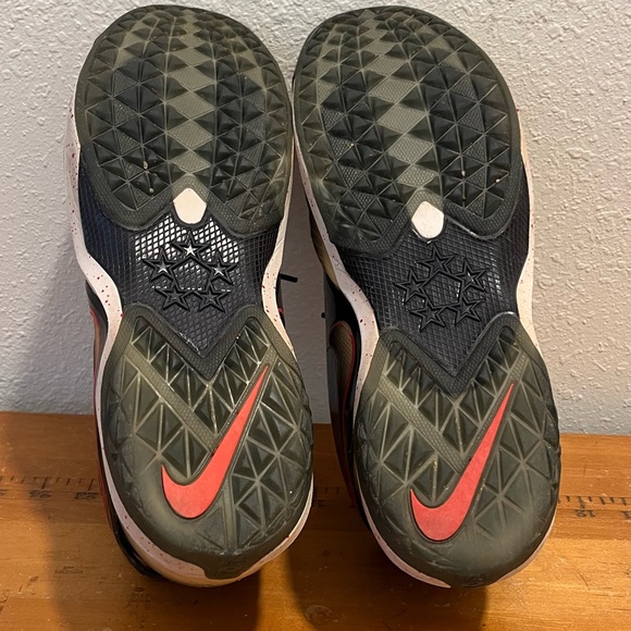 Nike football running shoes - Picture 15 of 15